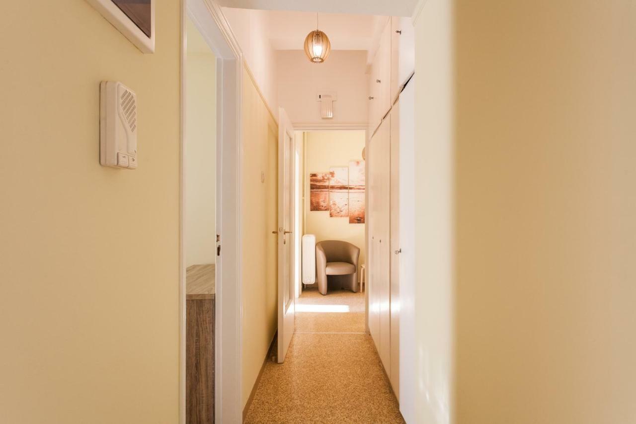 Private Central View Rooms In Apartment Near To Acropolis Metro Station Atenas Exterior foto