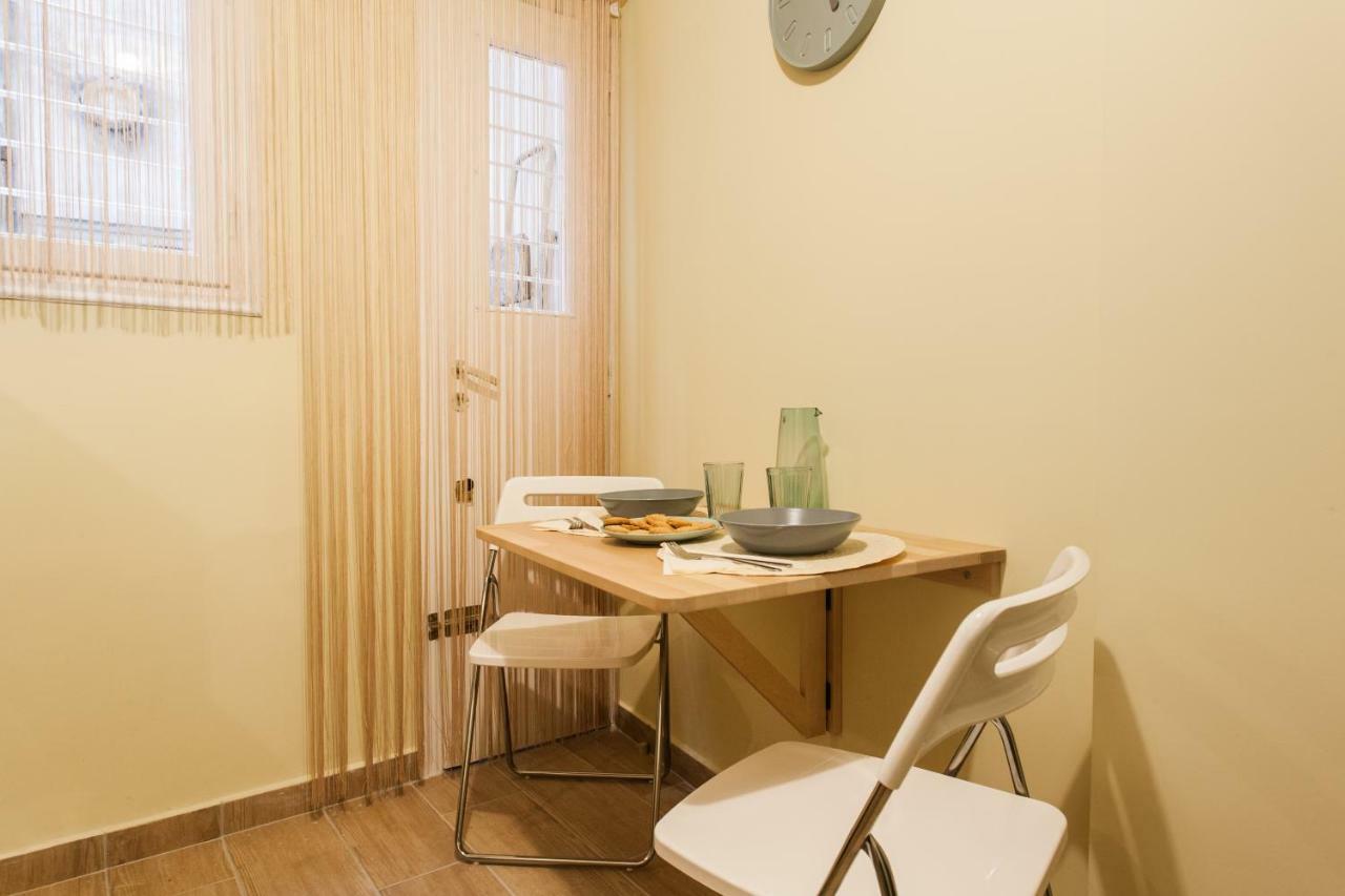 Private Central View Rooms In Apartment Near To Acropolis Metro Station Atenas Exterior foto