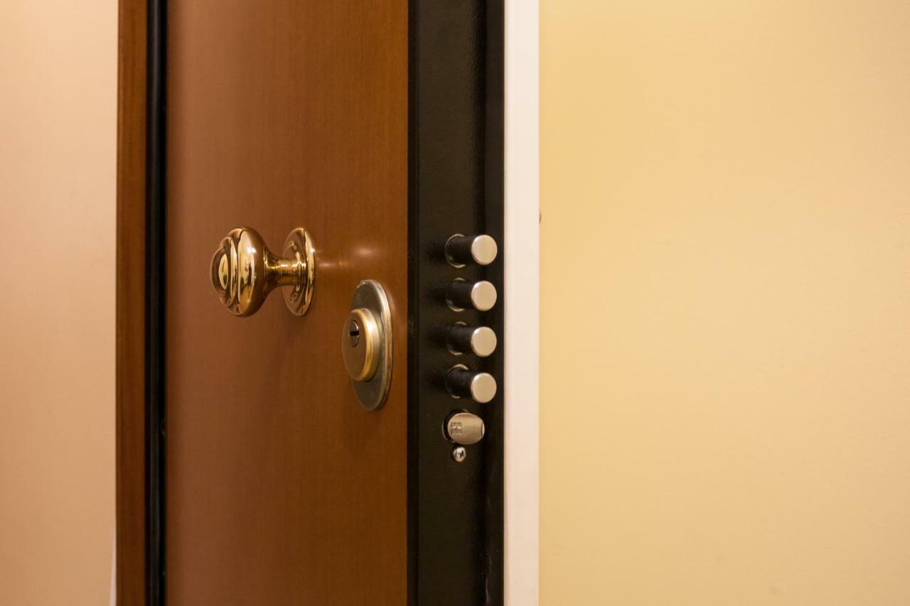 Private Central View Rooms In Apartment Near To Acropolis Metro Station Atenas Exterior foto