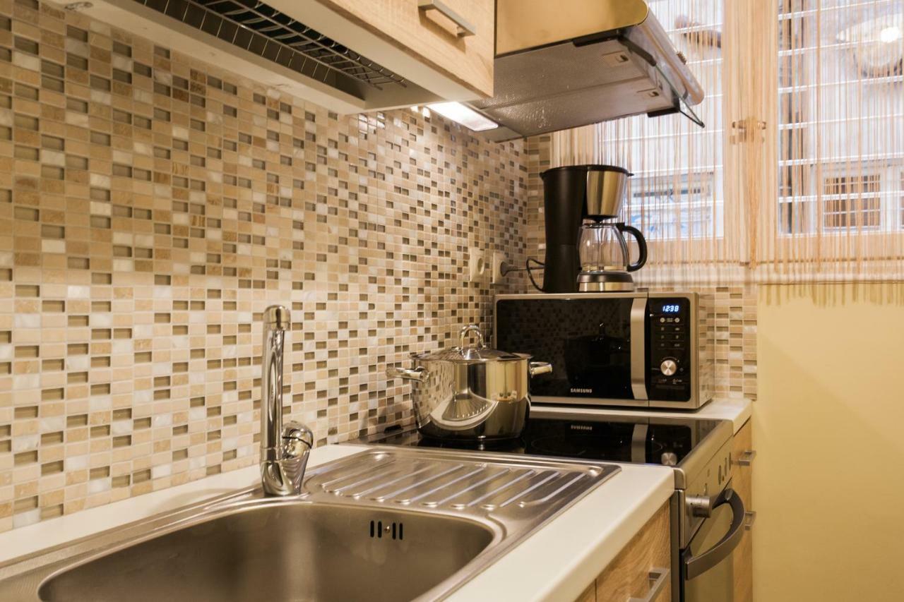 Private Central View Rooms In Apartment Near To Acropolis Metro Station Atenas Exterior foto